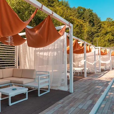 Garden 4*